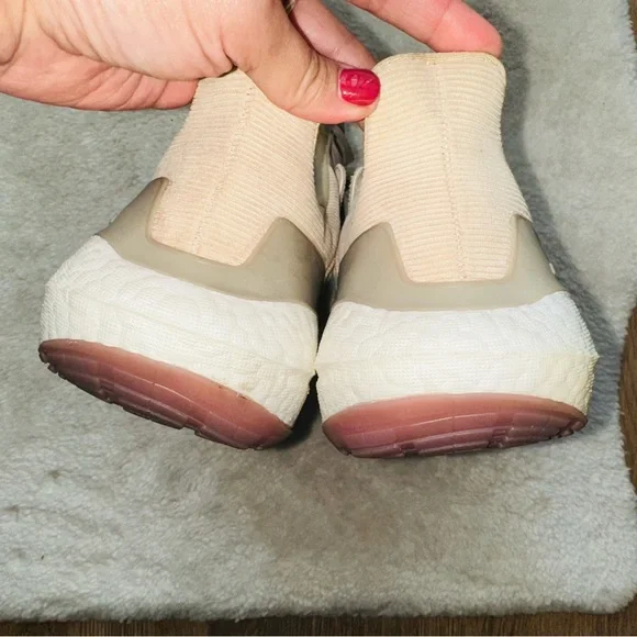 Adidas Ultraboost 22 Women’s Running Shoes Size 10 - Picture 8 of 10